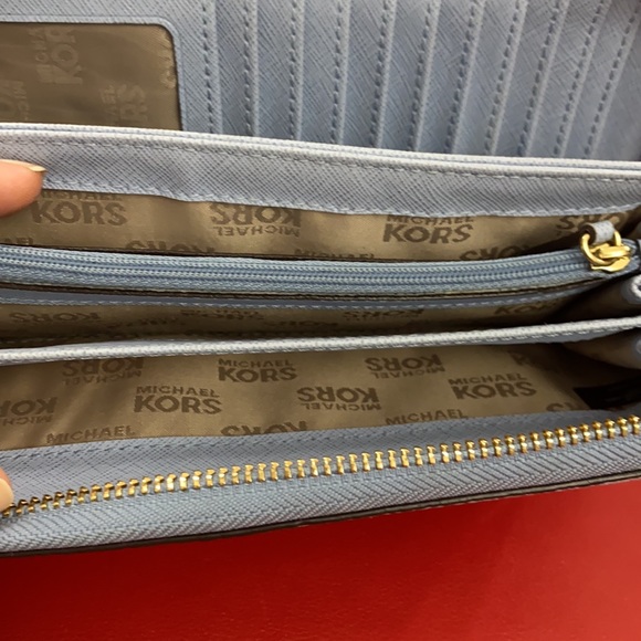 Michael Kors More Credit Cards Wallet - Picture 3 of 8